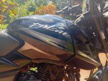 https://riyasewana.com/uploads/bajaj-pulsar-150-21402176664.jpg