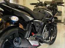 https://riyasewana.com/uploads/bajaj-pulsar-150-2711244622573.jpg