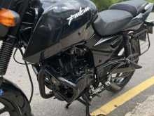 https://riyasewana.com/uploads/bajaj-pulsar-180-1814130322542.jpg