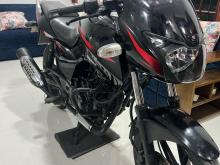 Bajaj Pulsar 180 2016 Motorbike