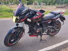 Bajaj Pulsar 180 2015 Motorbike