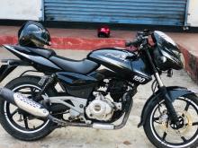 Bajaj Pulsar 180 2016 Motorbike