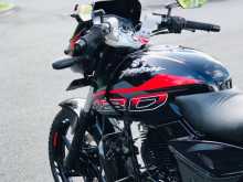 https://riyasewana.com/uploads/bajaj-pulsar-180-68312113062.jpg