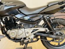 https://riyasewana.com/uploads/bajaj-pulsar-180-711545119385.jpg