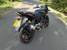 https://riyasewana.com/uploads/bajaj-pulsar-200-1522292060345.jpg
