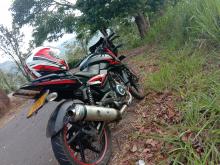 https://riyasewana.com/uploads/bajaj-pulsar-200-169574520003.jpg