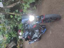 https://riyasewana.com/uploads/bajaj-pulsar-220-142114346595.jpg