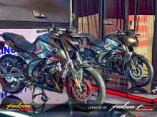 Bajaj Pulsar N160 2025 Motorbike