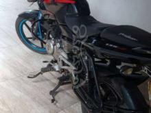 https://riyasewana.com/uploads/bajaj-pulsar135-9192651401390.jpg