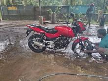 Bajaj Pulsar 150 2010 Motorbike