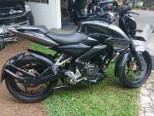 https://riyasewana.com/uploads/bajaj-pulser-200-261123231554.jpg