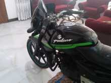 https://riyasewana.com/uploads/bajaj-pulser-200-36463513532.jpg