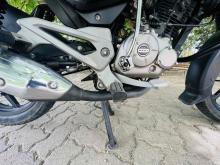 https://riyasewana.com/uploads/bajaj-pulzer-135-272142224702.jpg