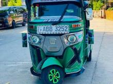 https://riyasewana.com/uploads/bajaj-r-e-191821546114.jpg