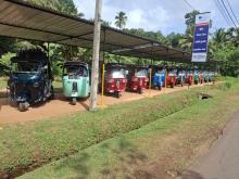 https://riyasewana.com/uploads/bajaj-re-172314186215.jpg