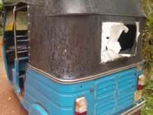 https://riyasewana.com/uploads/bajaj-re-1995-159544812644.jpg