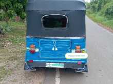 https://riyasewana.com/uploads/bajaj-re-2-182317024632.jpg