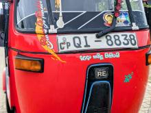 https://riyasewana.com/uploads/bajaj-re-2-196365117976.jpg