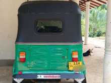 https://riyasewana.com/uploads/bajaj-re-205-101539124322.jpg