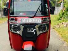 Bajaj RE 205 2019 Three Wheel