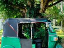 https://riyasewana.com/uploads/bajaj-re-205-2011-413442912032.jpg