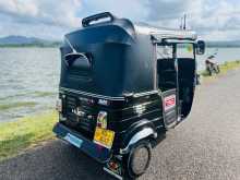 https://riyasewana.com/uploads/bajaj-re-205-211805384893.jpg