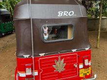 https://riyasewana.com/uploads/bajaj-re-205-2215361417962.jpg