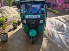 Bajaj RE 205 2017 Three Wheel