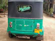 https://riyasewana.com/uploads/bajaj-re-205-41113474582.jpg