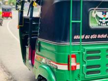 https://riyasewana.com/uploads/bajaj-re-221325106405.jpg