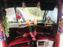 https://riyasewana.com/uploads/bajaj-re-3012193224313.jpg