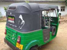 https://riyasewana.com/uploads/bajaj-re-4-12943594383.jpg