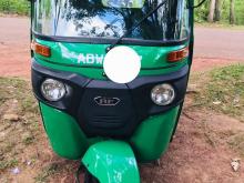 Bajaj RE 4 Stroke 2025 Motorbike