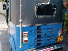 https://riyasewana.com/uploads/bajaj-re205-102219404903.jpg