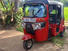 Bajaj RE 205 2018 Three Wheel