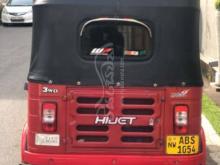 https://riyasewana.com/uploads/bajaj-re205-2018-192010211227281.jpg