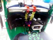 https://riyasewana.com/uploads/bajaj-re205-21924544811.jpg
