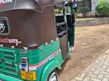 https://riyasewana.com/uploads/bajaj-re205-221650364623.jpg