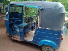 https://riyasewana.com/uploads/bajaj-re2stroke-194938492360.jpg