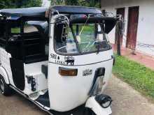 https://riyasewana.com/uploads/bajaj-three-wheel-1111510322622.jpg