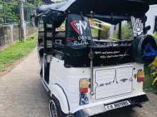https://riyasewana.com/uploads/bajaj-three-wheel-1111510422313.jpg