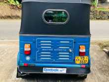 https://riyasewana.com/uploads/bajaj-three-wheel-142147104642.jpg