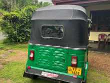 https://riyasewana.com/uploads/bajaj-three-wheel-1511241622053.jpg