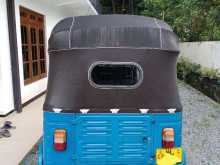 https://riyasewana.com/uploads/bajaj-three-wheel-151223204742.jpg