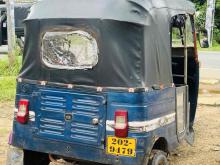 https://riyasewana.com/uploads/bajaj-three-wheel-1514233324851.jpg