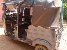 https://riyasewana.com/uploads/bajaj-three-wheel-161012544203.jpg