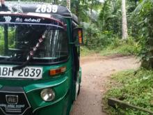https://riyasewana.com/uploads/bajaj-three-wheel-201757216225.jpg