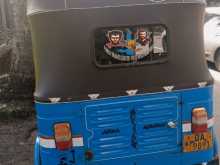 https://riyasewana.com/uploads/bajaj-three-wheel-2390559472.jpg