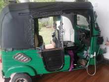 https://riyasewana.com/uploads/bajaj-three-wheel-2411383122973.jpg