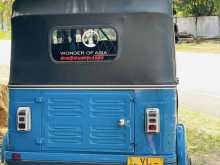 https://riyasewana.com/uploads/bajaj-three-wheel-3117000622143.jpg